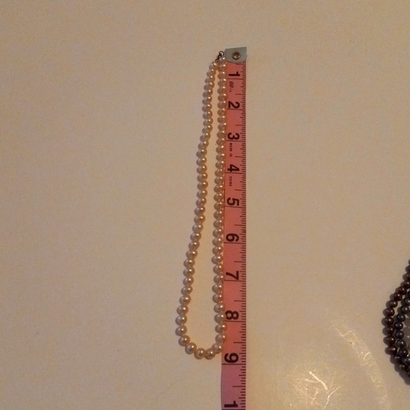 Set of 6 fresh water pearl necklaces. Multiple colors. - Picture 4 of 6